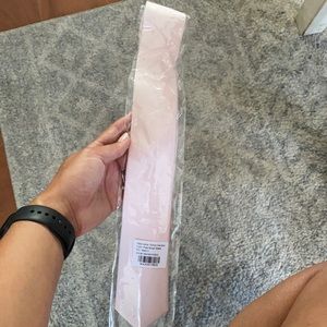 Birdy grey pale blush matte tie